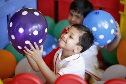 Kids with balloon