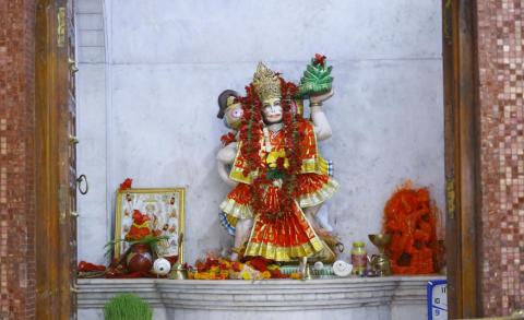 Load hanuman statue