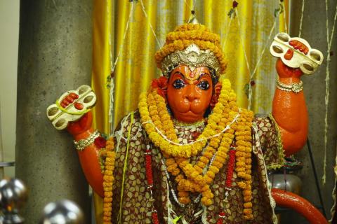 Load hanuman statue in temple