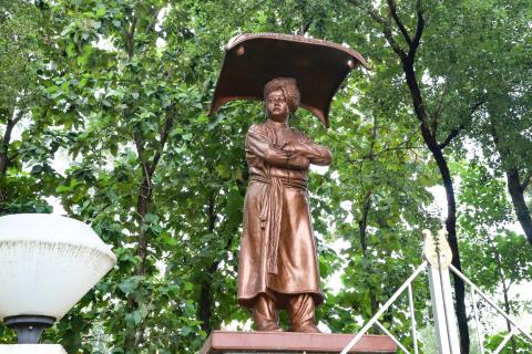 Statue